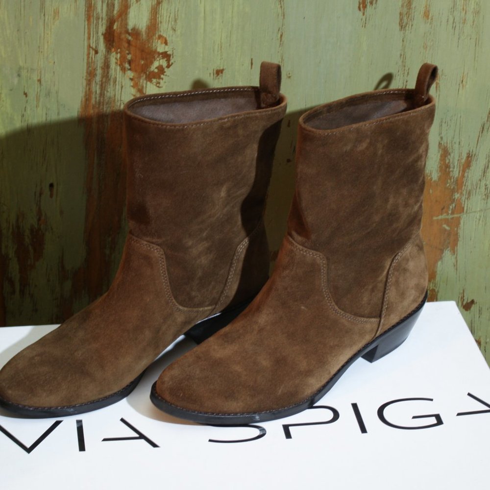 Beautiful, Italian-made, suede Via Spiga booties